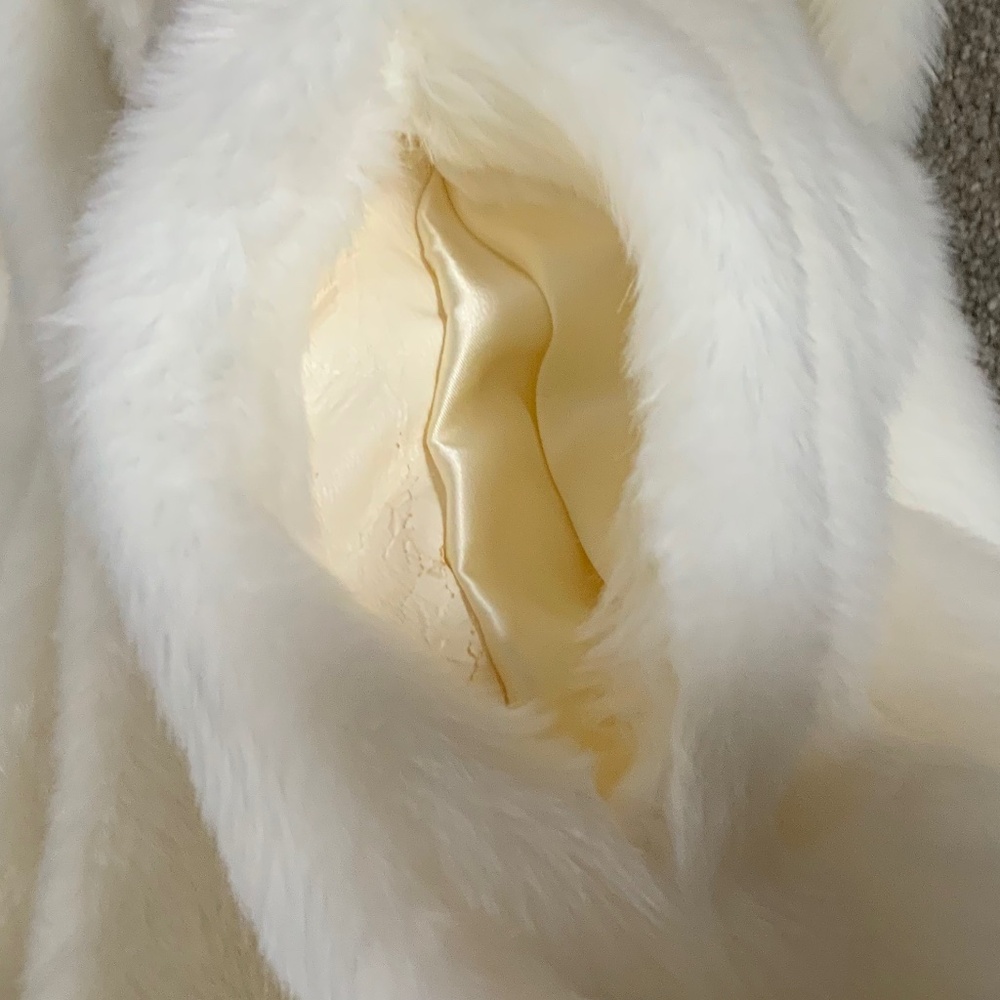 Monterey Fashions - Vintage White Faux Fur Coat - Picture 12 of 12